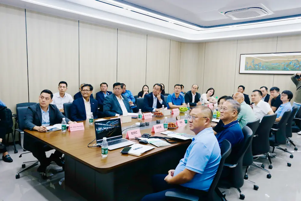 H.E. Mang Sineth and the Preah Sihanouk government delegation during their visit to NVEL